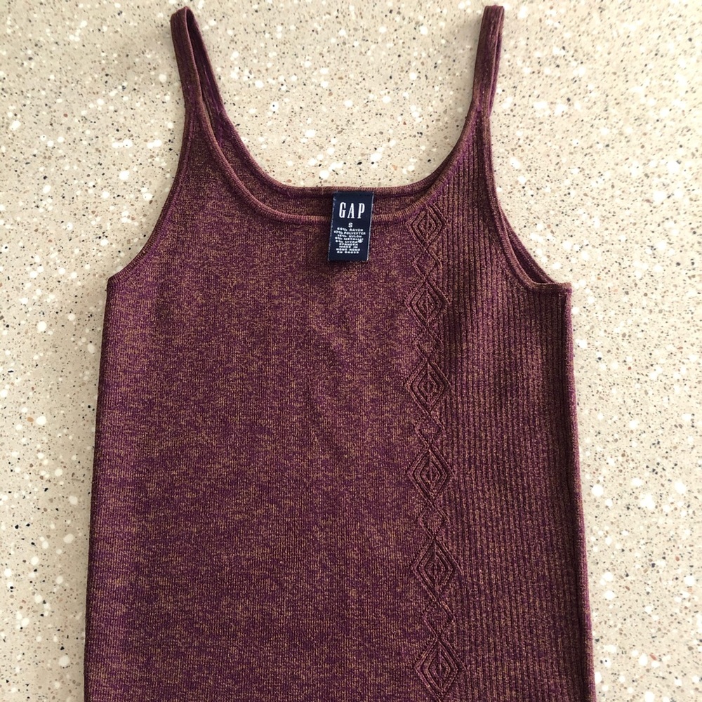 Size S Gap burgundy/ tank top